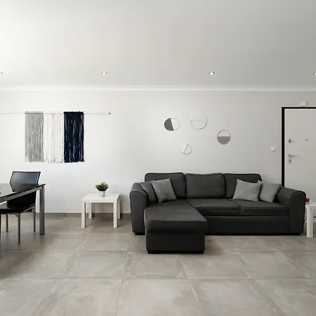 Da Rocha Bliss W/ Balcony - 5min Walk To The - By Lovelystay Apartment *